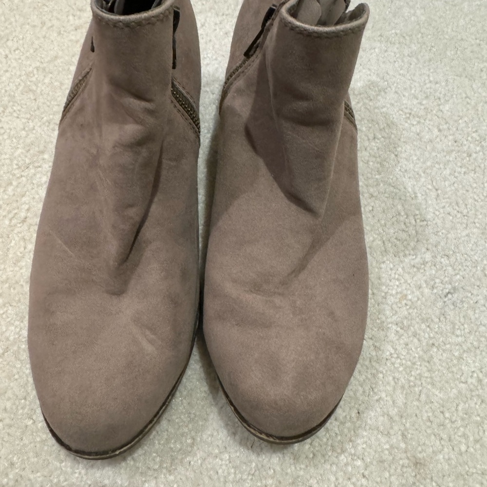 Dunes brand mini bootie 7.5
